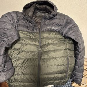 NWOT Eddie Bauer Men’s 650 Down hooded jacket Large